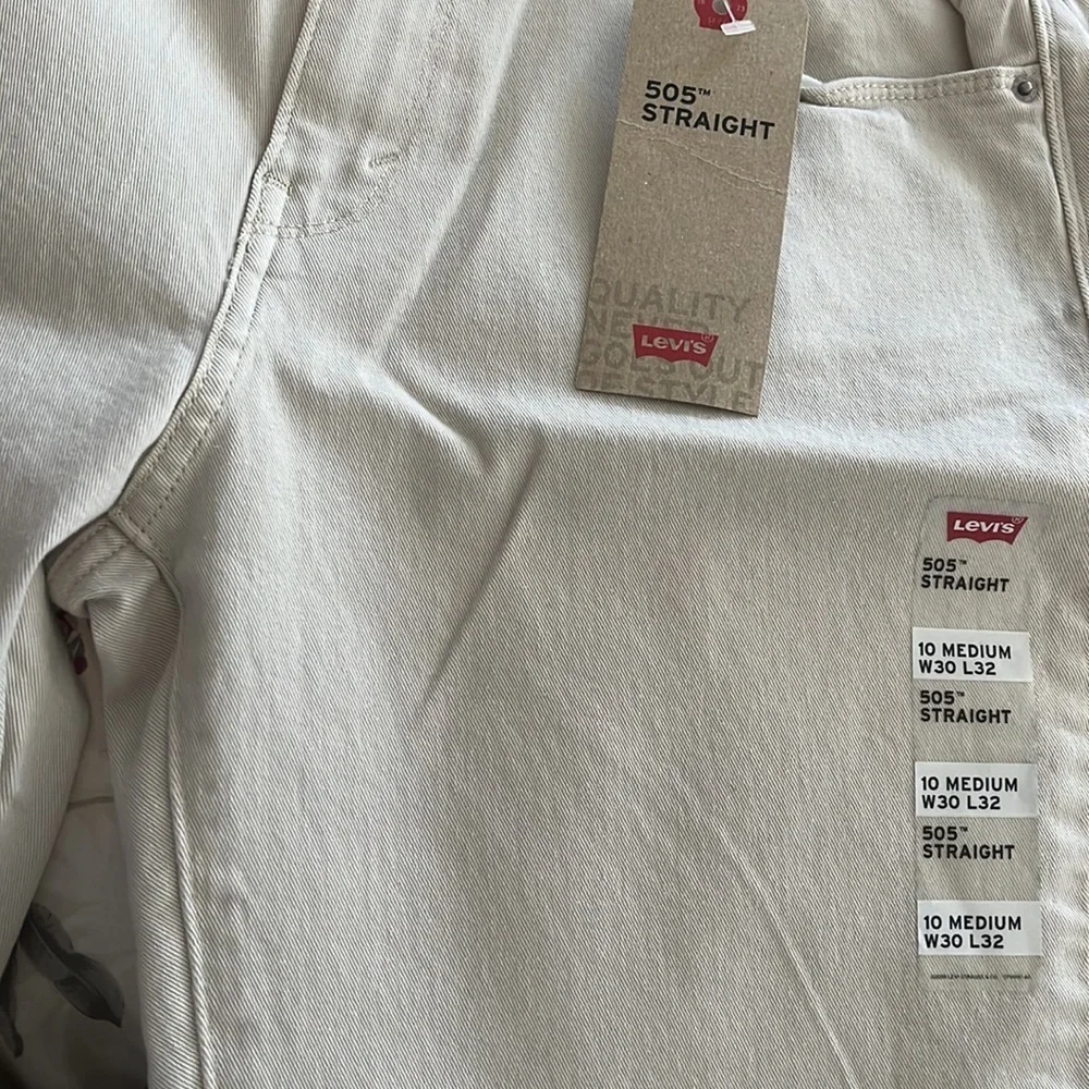 NWT Men Levi’s 505 Straight mid rise W30 L 32 khaki jeans
